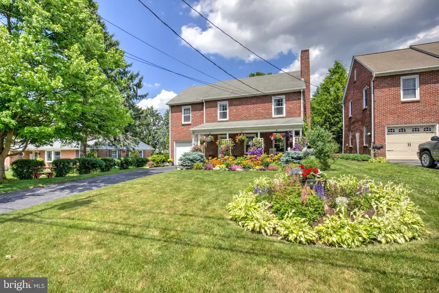 67 N Kinzer Ave, New Holland, PA 17557 - #2