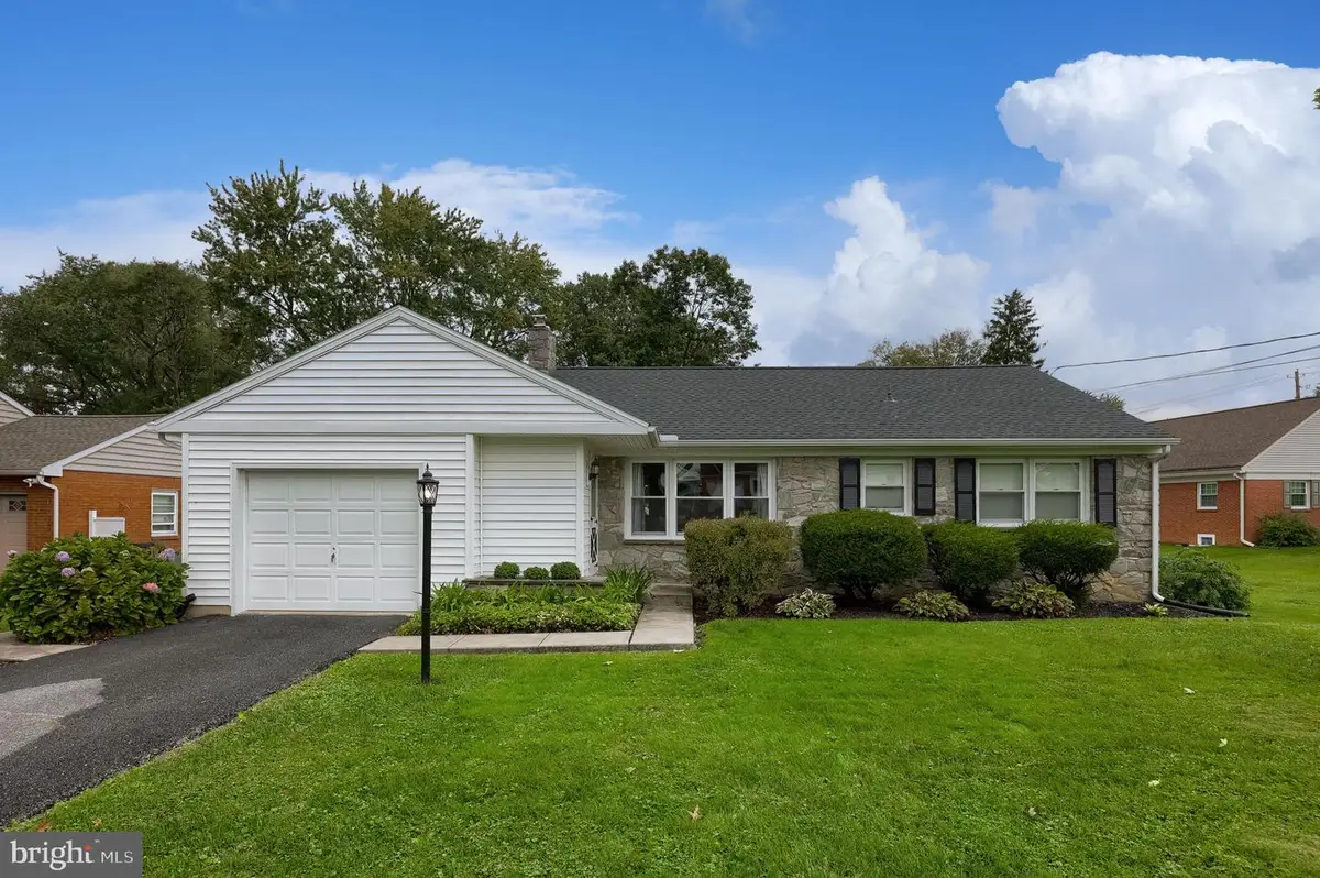 2197 Veumont Dr, Lancaster, PA 17601 - #1