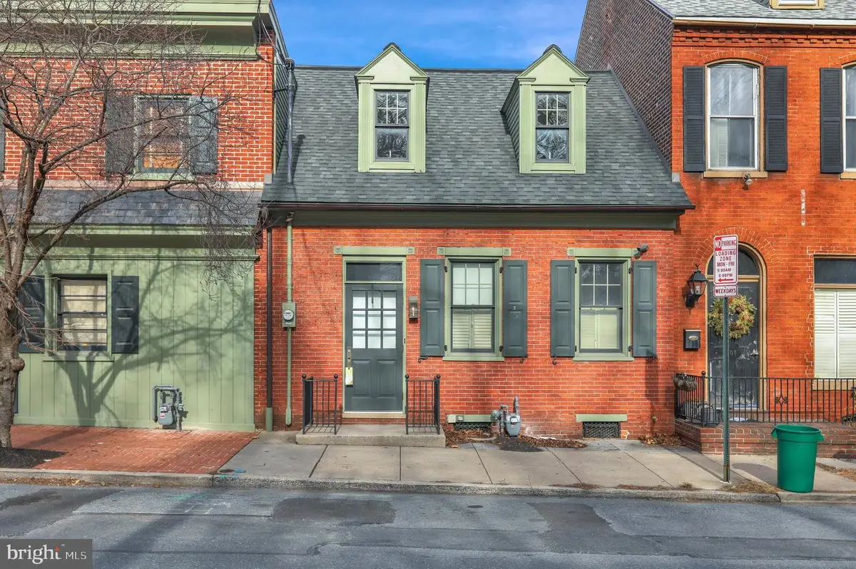 205 E Chestnut St, Lancaster, PA 17602 - #1