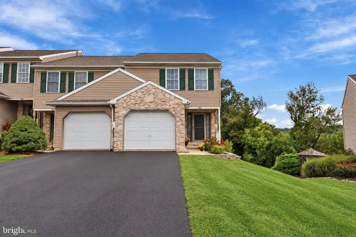 343 Oakridge Dr, Mountville, PA 17554 - #1