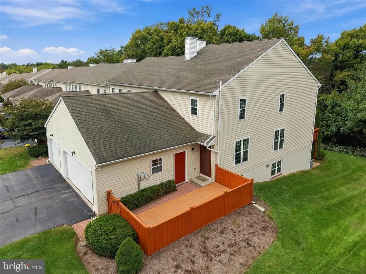 150 Treetops Dr, Lancaster, PA 17601 - #1