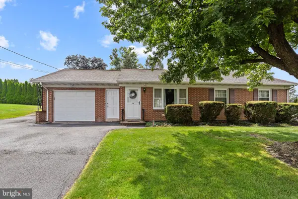 14 S Farmersville Rd, LEOLA, PA 17540