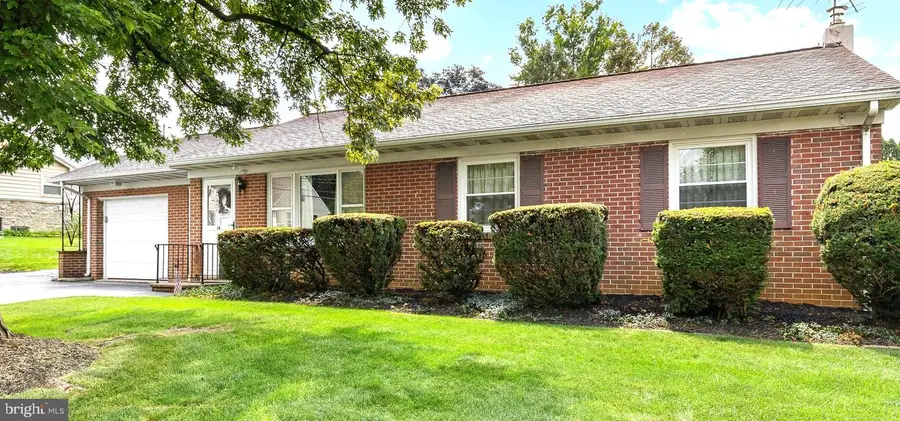 14 S Farmersville Rd, Leola, PA 17540 - #2