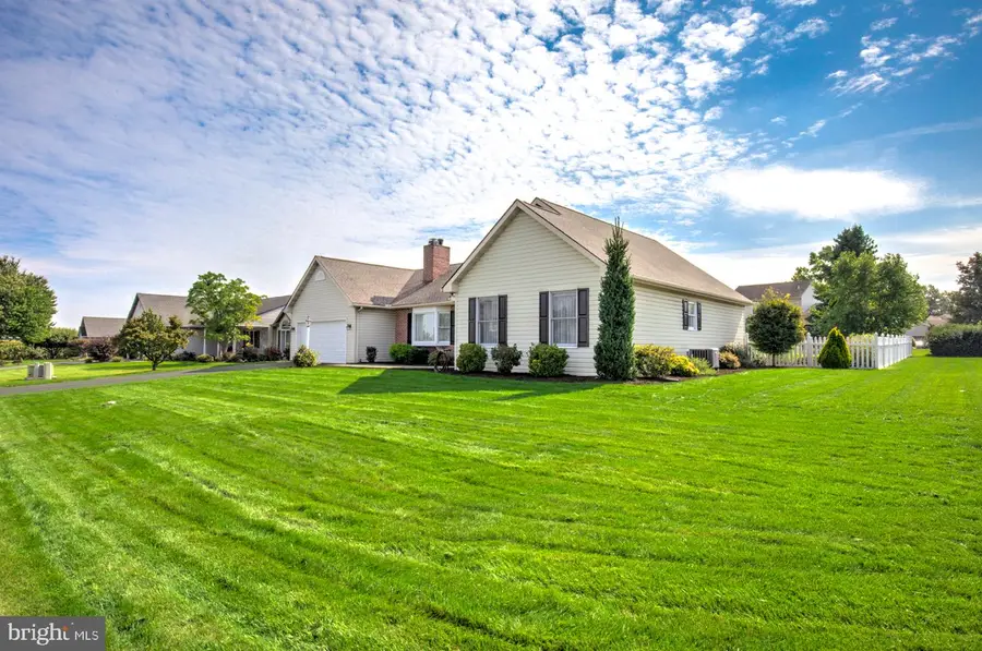 234 Hawthorn St, New Holland, PA 17557 - #2