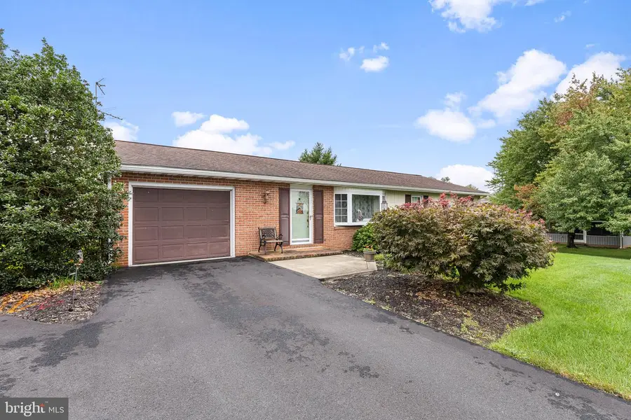 206 Mellinger Cir, Ephrata, PA 17522 - #2