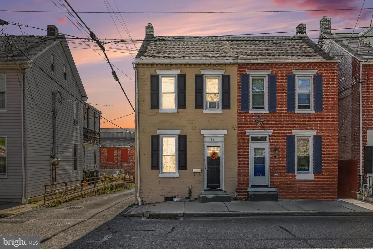 24 N 5th St, Columbia, PA 17512 - #1
