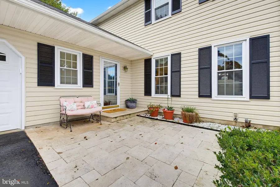 2584 Woodview Dr, Lancaster, PA 17601 - #2