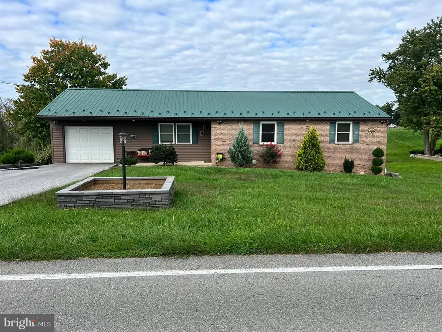 949 Snyder Rd, Mount Joy, PA 17552 - #2