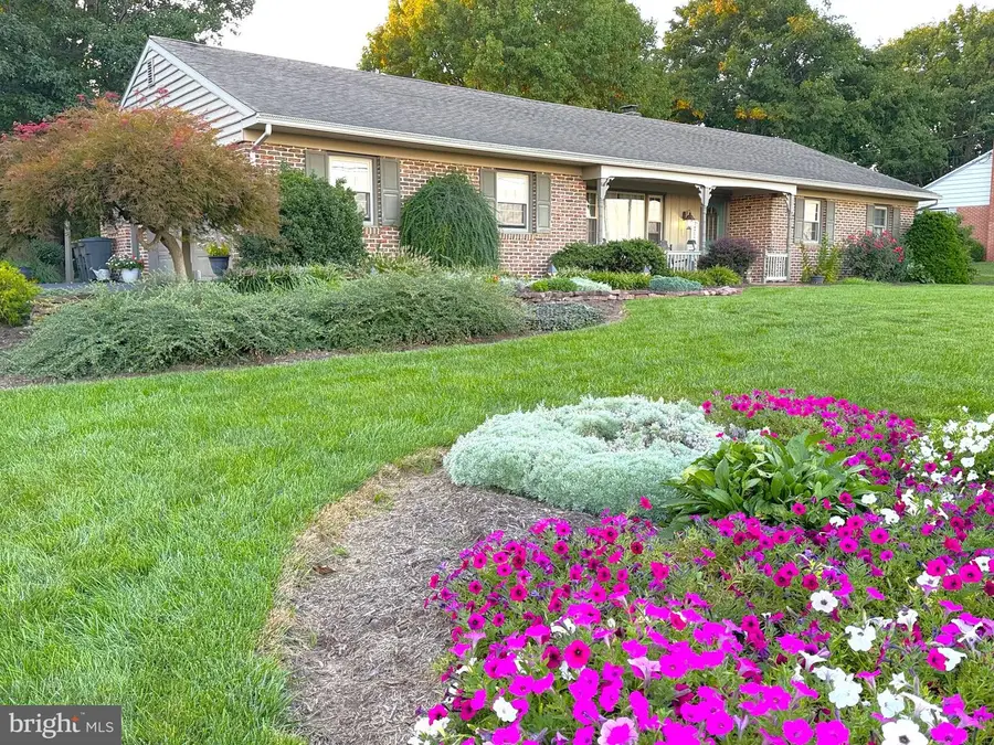 1736 Lincoln Gardens Rd, Ephrata, PA 17522 - #2