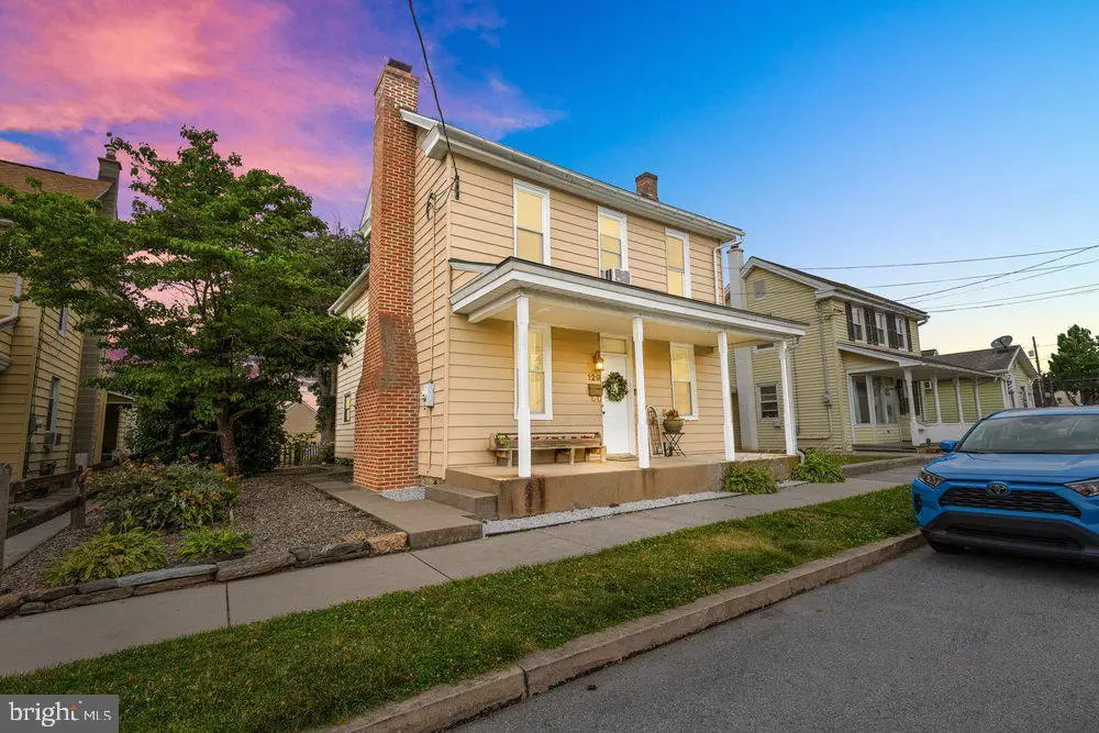 129 S Market Ave, Mount Joy, PA 17552 - #1