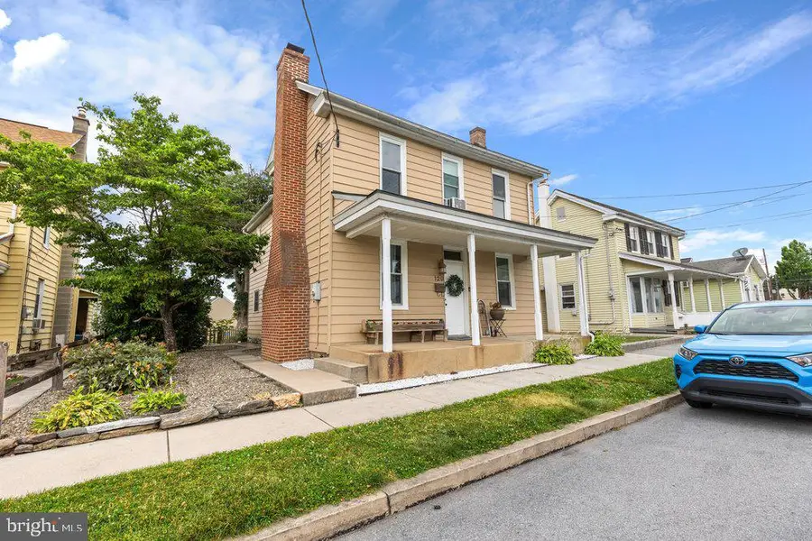 129 S Market Ave, Mount Joy, PA 17552 - #2