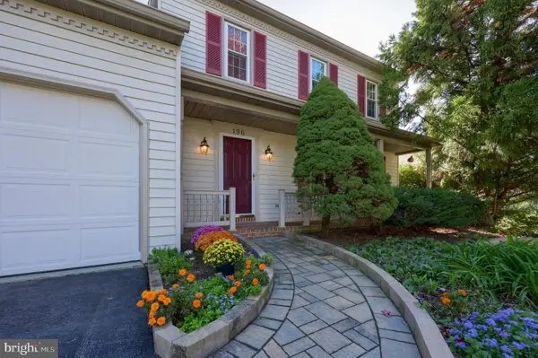 196 Strawberry St, LEOLA, PA 17540