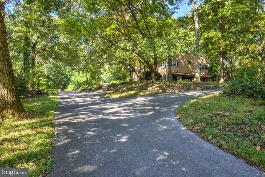 112 Angela Dr, New Holland, PA 17557 - #3