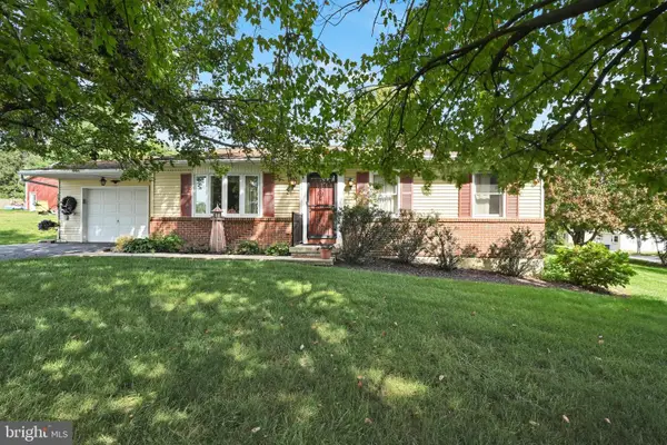 1519 E Newport Rd, LITITZ, PA 17543