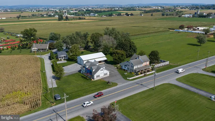 1091 W Main St, New Holland, PA 17557 - #2