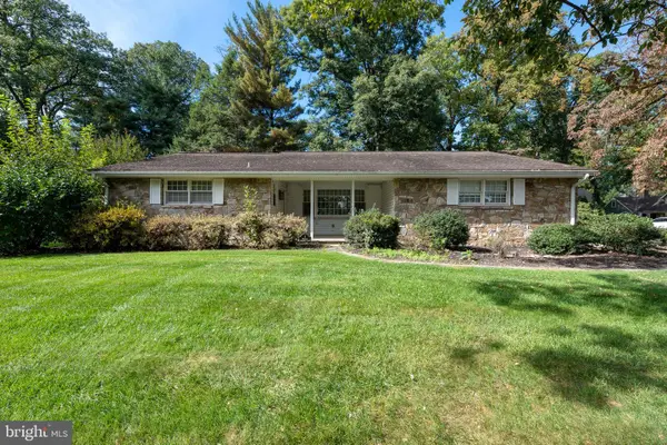 2 Hiawatha Dr, LEOLA, PA 17540