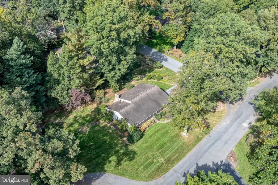 2 Hiawatha Dr, Leola, PA 17540 - #2