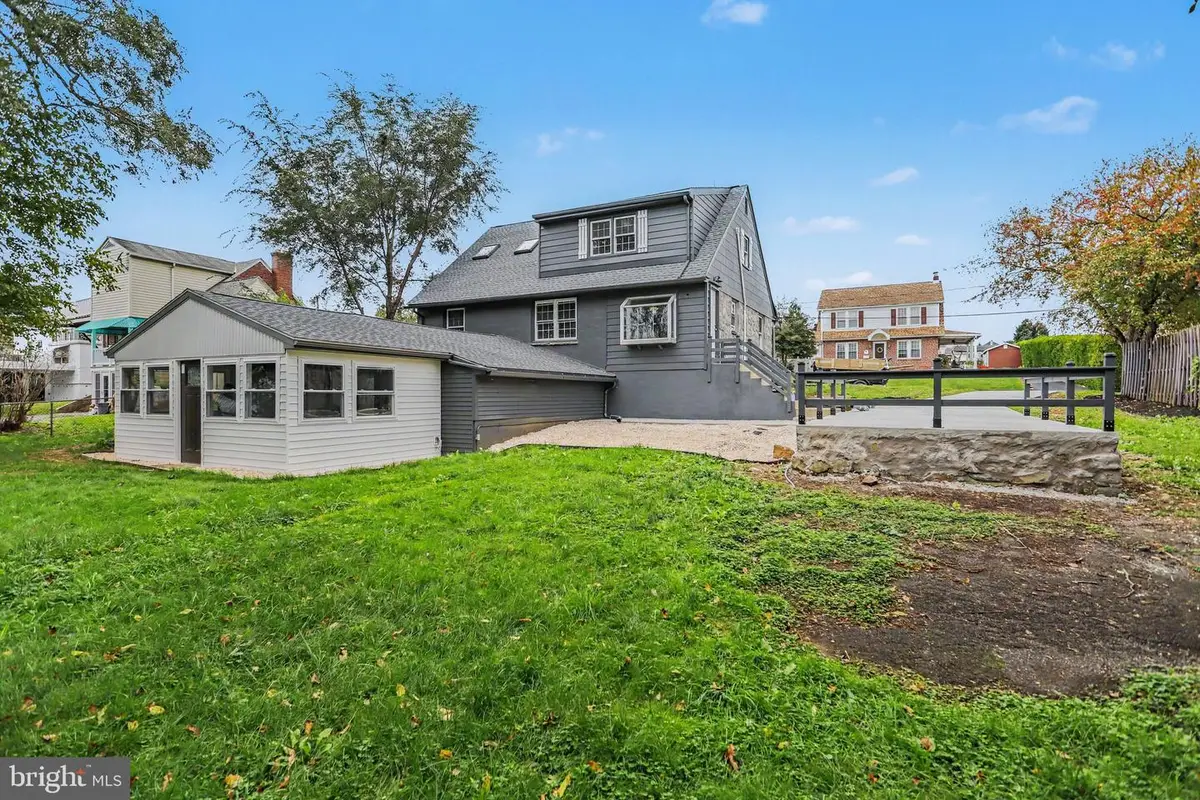 214 Hillcrest Rd, New Holland, PA 17557 - #1