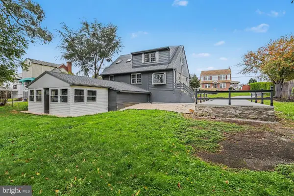 214 Hillcrest Rd, NEW HOLLAND, PA 17557
