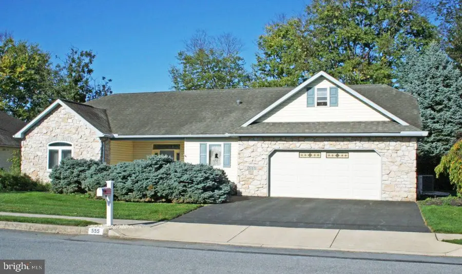 555 Blossom Trl Trl, Mount Joy, PA 17552 - #2
