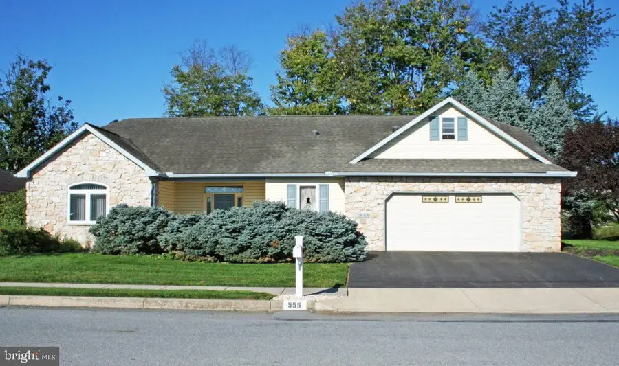 555 Blossom Trl Trl, Mount Joy, PA 17552 - #3