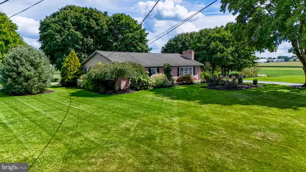123 N Groffdale Rd, NEW HOLLAND, PA 17557