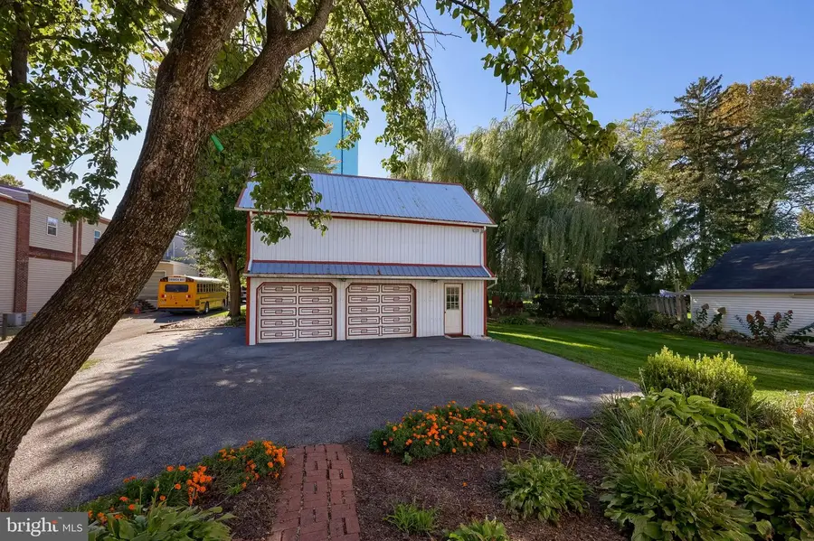 16 W Main St, Leola, PA 17540 - #2