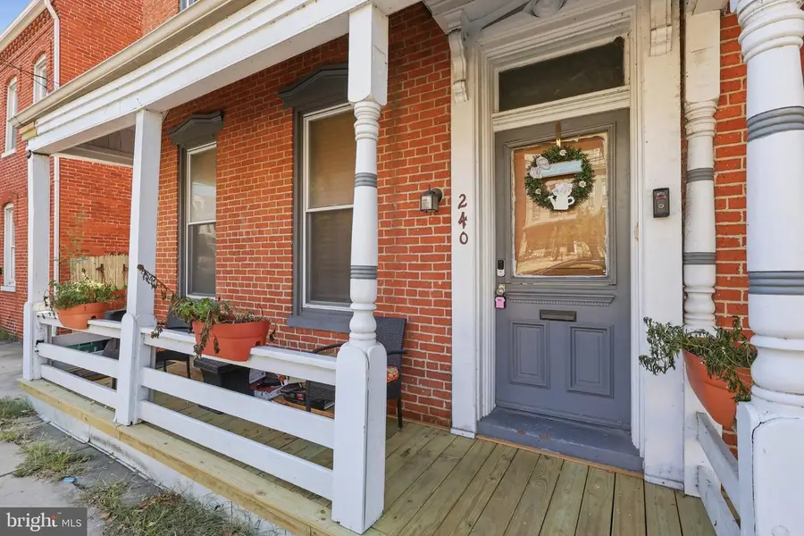 240 N 3rd St, Columbia, PA 17512 - #3