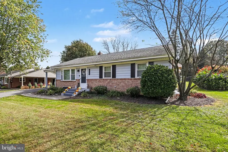 525 Longfellow Dr, Lancaster, PA 17602 - #2