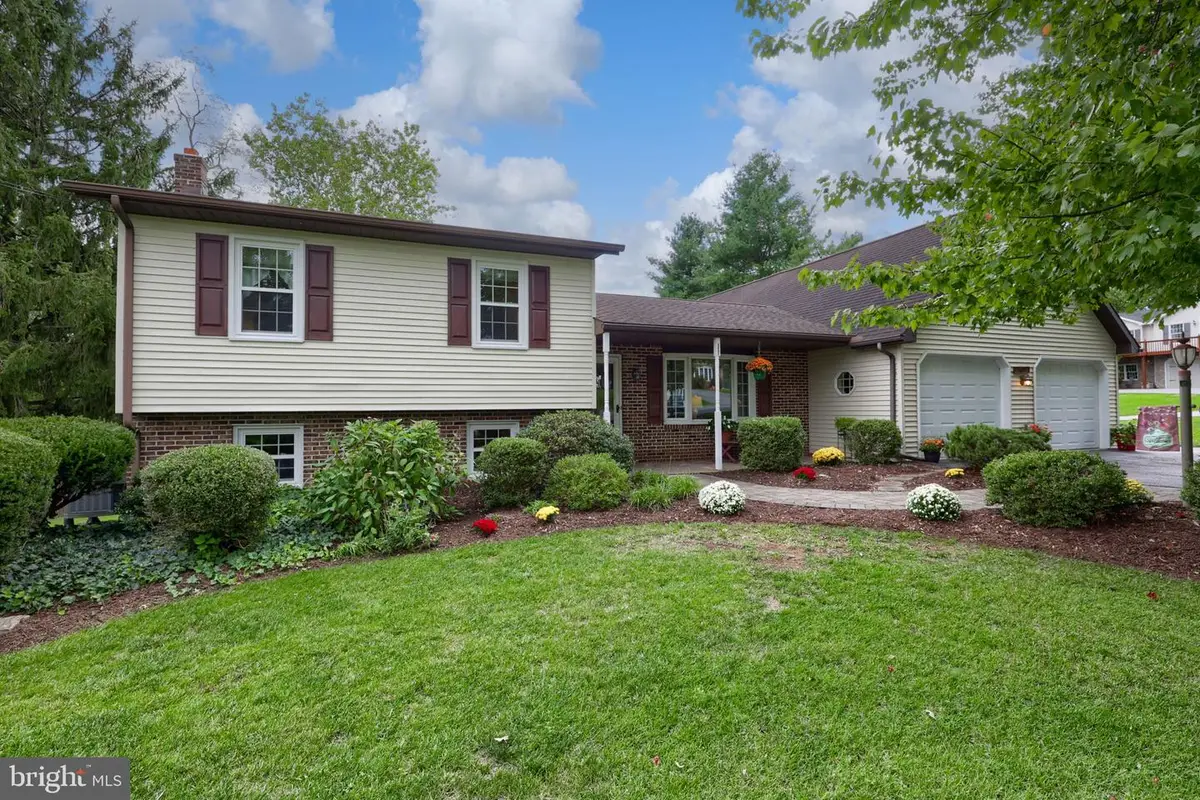 3681 Elizabethtown Rd, Manheim, PA 17545 - #1