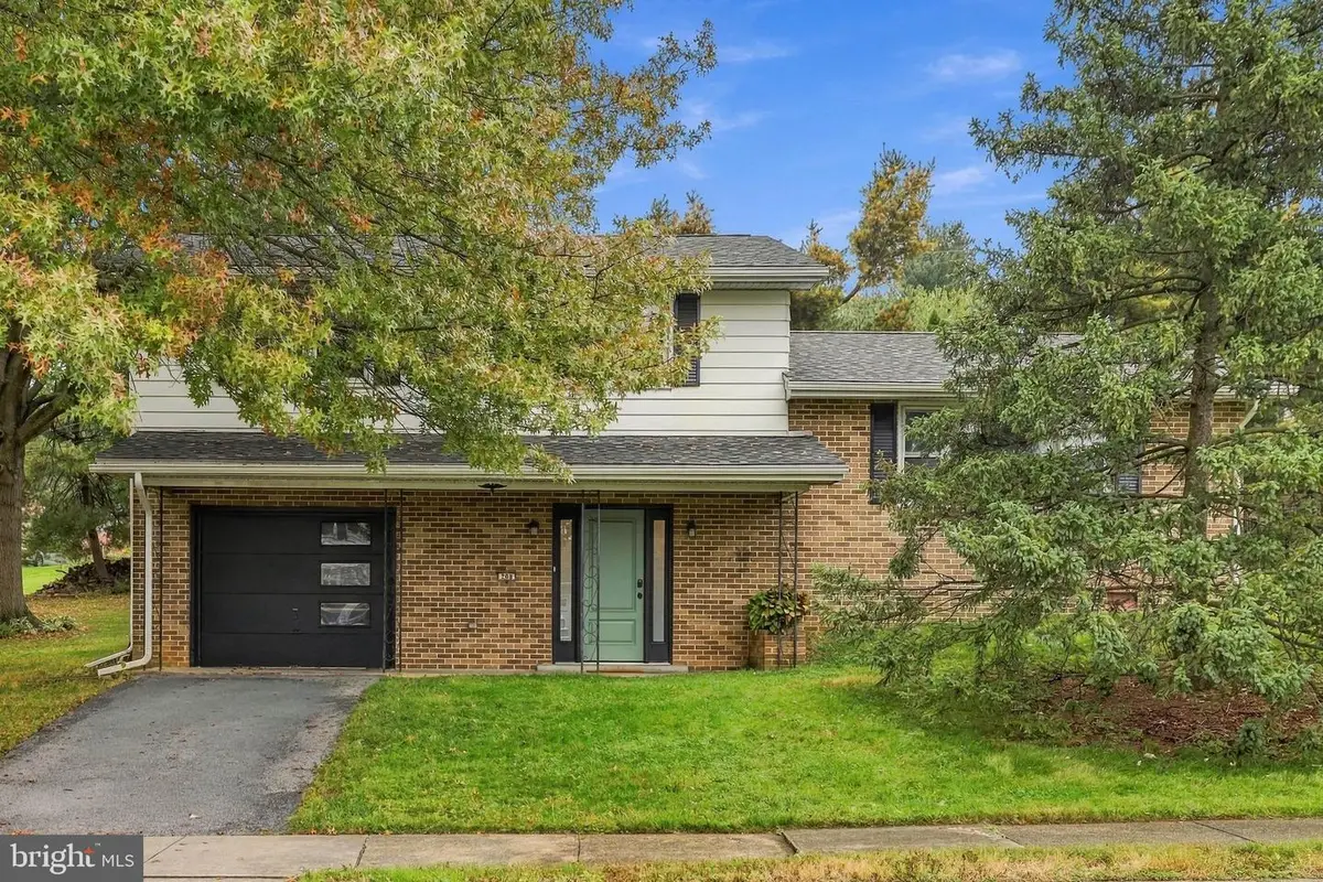 208 Swarthmore Dr, Lititz, PA 17543 - #1