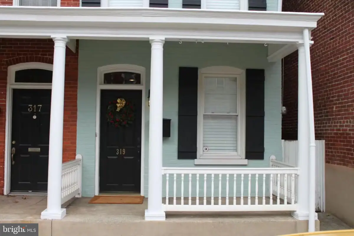 319 E Chestnut St, Lancaster, PA 17602 - #1
