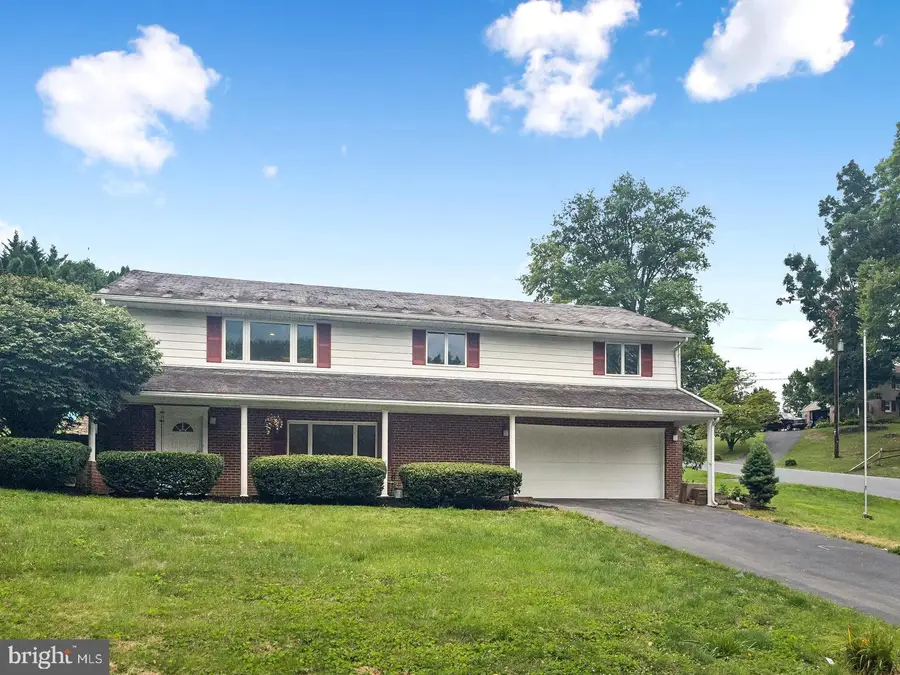 2210 Berkshire Rd, Lancaster, PA 17603 - #3