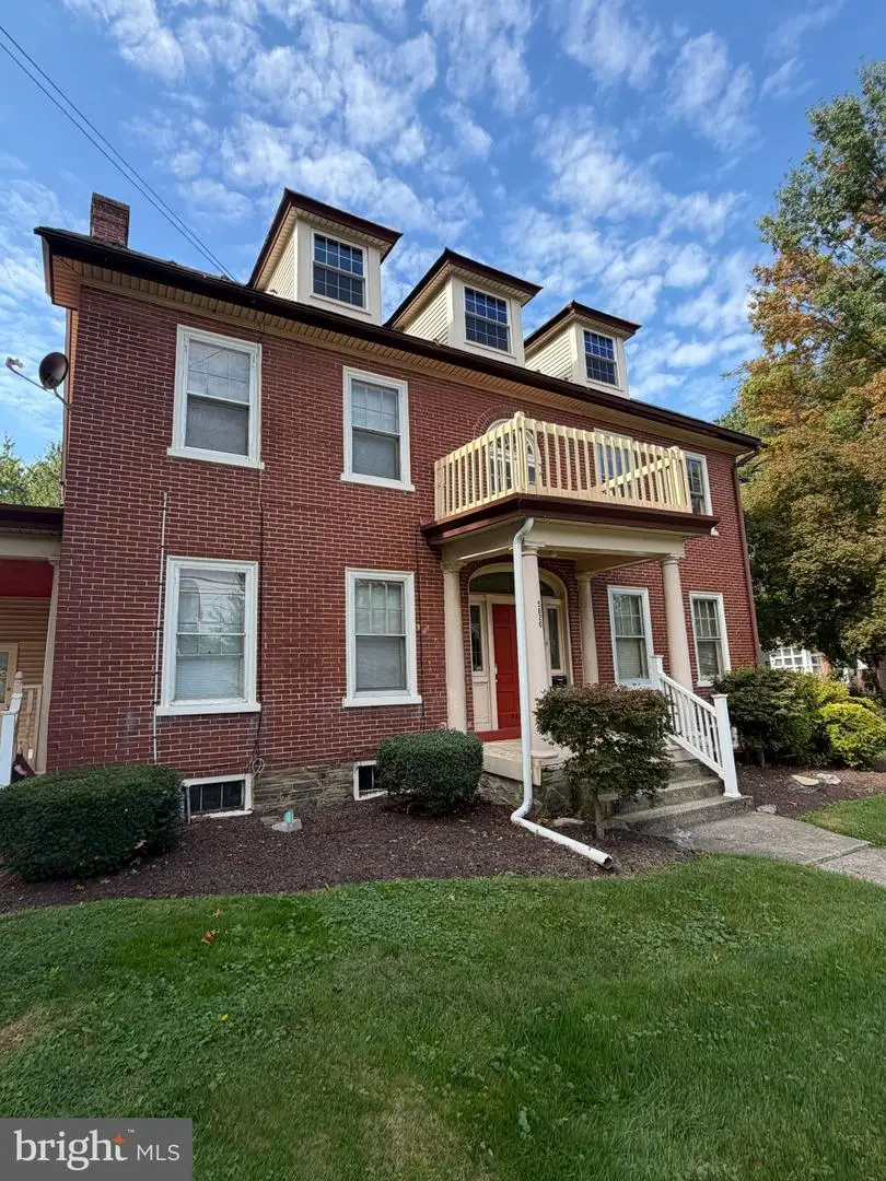 5820 Main St, East Petersburg, PA 17520 - #1