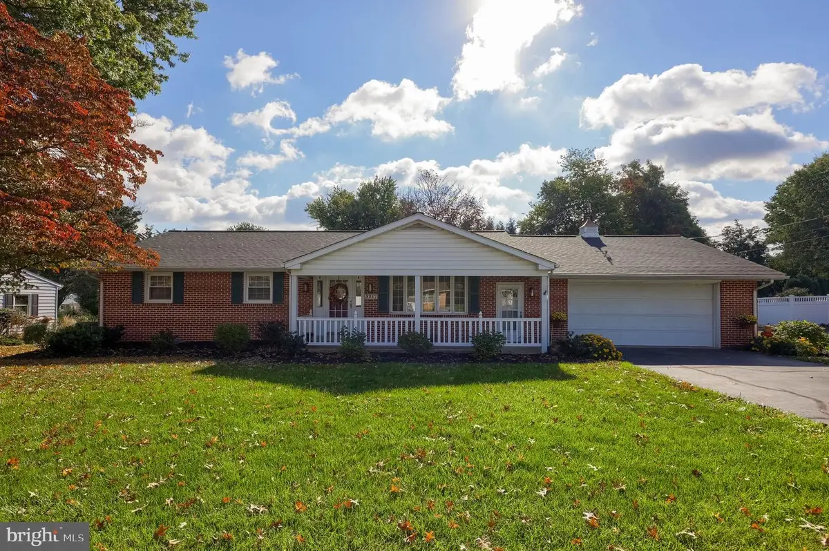 5217 Brook Dr, East Petersburg, PA 17520 - #1