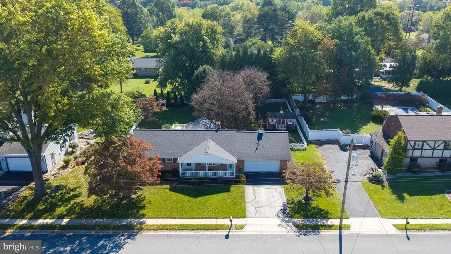 5217 Brook Dr, East Petersburg, PA 17520 - #2