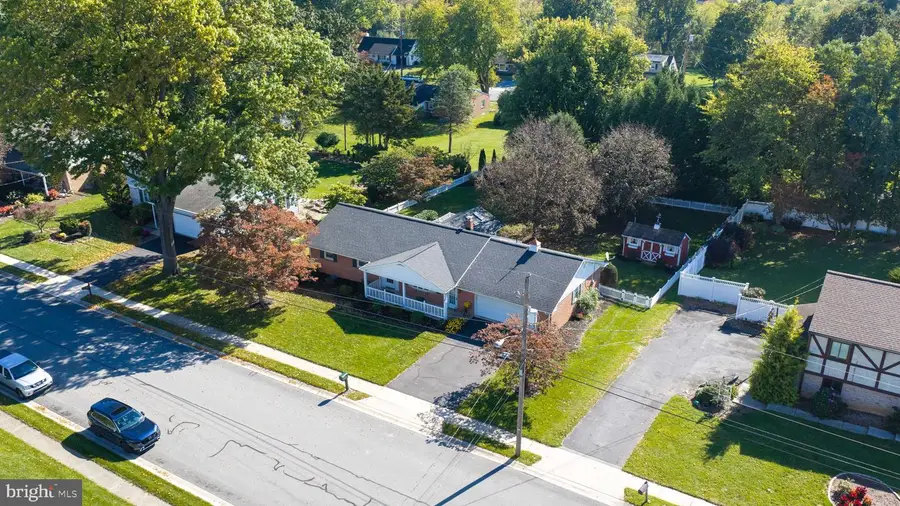 5217 Brook Dr, East Petersburg, PA 17520 - #3