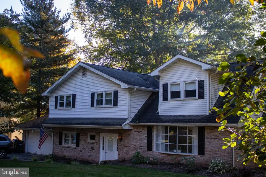 6 Lehoy Forest Dr, Leola, PA 17540 - #2