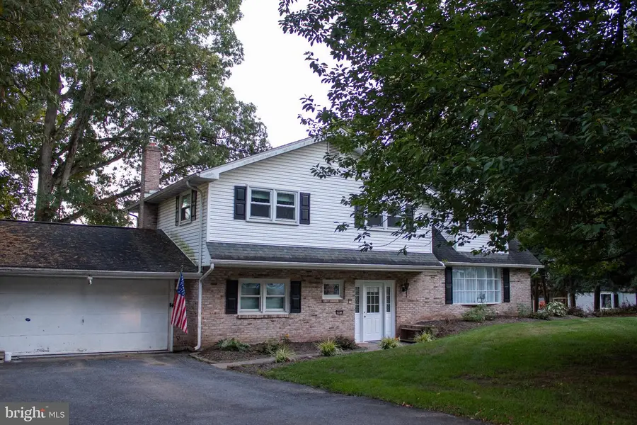 6 Lehoy Forest Dr, Leola, PA 17540 - #3