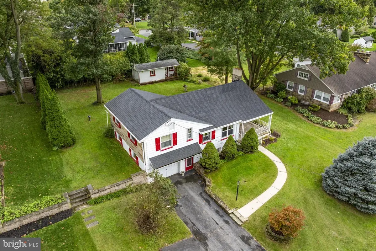 580 E Jackson St, New Holland, PA 17557 - #1