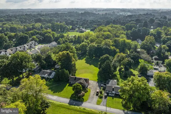 2460 Honeysuckle Ln, LANCASTER, PA 17603