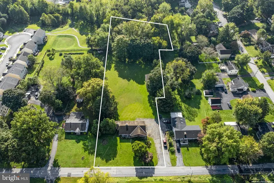 2460 Honeysuckle Ln, Lancaster, PA 17603 - #2