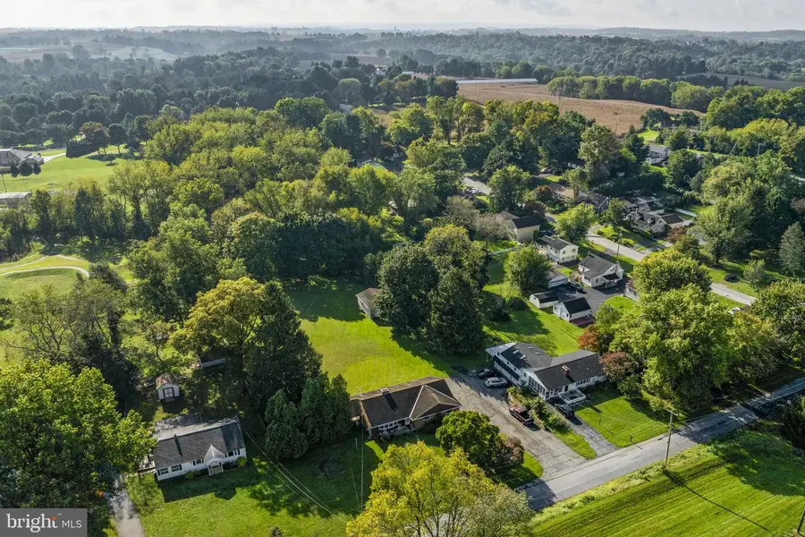 2460 Honeysuckle Ln, Lancaster, PA 17603 - #3
