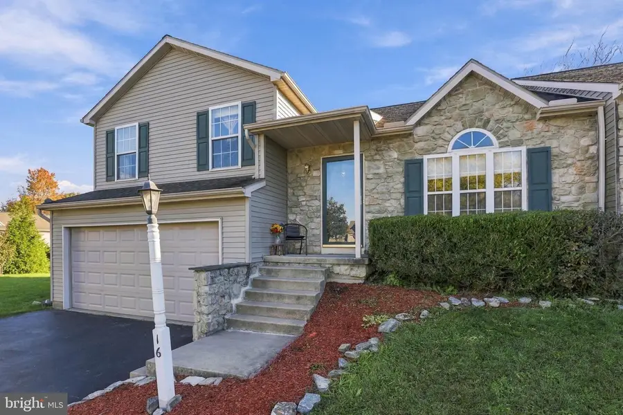 16 Pebble Creek Dr, Lititz, PA 17543 - #2