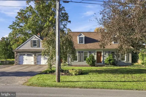 227 W Huyard Rd, NEW HOLLAND, PA 17557