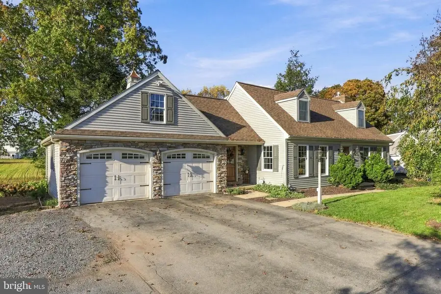 227 W Huyard Rd, New Holland, PA 17557 - #2