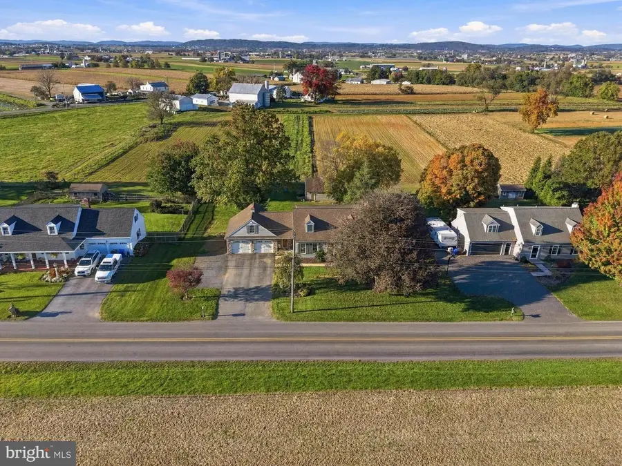 227 W Huyard Rd, New Holland, PA 17557 - #3