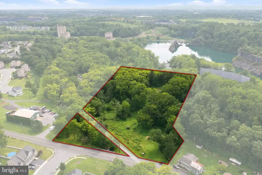 2270 Quarry St, Coplay, PA 18037 - #3