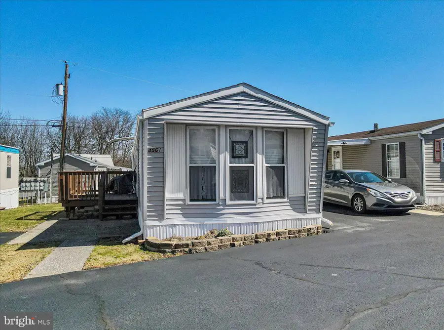 4561 Homestead Dr, Coplay, PA 18037 - Image #2