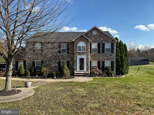 9032 Claussville Rd, FOGELSVILLE, PA 18051